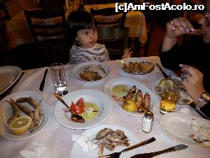 [P17] Spre finalul mesei de peste de la taverna din port » foto by cartaovitu
 - 
<span class="allrVoted glyphicon glyphicon-heart hidden" id="av704746"></span>
<a class="m-l-10 hidden" id="sv704746" onclick="voting_Foto_DelVot(,704746,19819)" role="button">șterge vot <span class="glyphicon glyphicon-remove"></span></a>
<a id="v9704746" class=" c-red"  onclick="voting_Foto_SetVot(704746)" role="button"><span class="glyphicon glyphicon-heart-empty"></span> <b>LIKE</b> = Votează poza</a> <img class="hidden"  id="f704746W9" src="/imagini/loader.gif" border="0" /><span class="AjErrMes hidden" id="e704746ErM"></span>