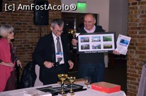 [P05] La festivitatea de premiere la întâlnirea anuală AFA de la Hotel Diamond, Cincis, Hunedoara.  » foto by traian.leuca †
 - 
<span class="allrVoted glyphicon glyphicon-heart hidden" id="av725296"></span>
<a class="m-l-10 hidden" id="sv725296" onclick="voting_Foto_DelVot(,725296,19864)" role="button">șterge vot <span class="glyphicon glyphicon-remove"></span></a>
<a id="v9725296" class=" c-red"  onclick="voting_Foto_SetVot(725296)" role="button"><span class="glyphicon glyphicon-heart-empty"></span> <b>LIKE</b> = Votează poza</a> <img class="hidden"  id="f725296W9" src="/imagini/loader.gif" border="0" /><span class="AjErrMes hidden" id="e725296ErM"></span>