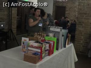 [P12] urmeaza tombola - maestru de ceremonie @roth » foto by Dan&Ema
 - 
<span class="allrVoted glyphicon glyphicon-heart hidden" id="av723978"></span>
<a class="m-l-10 hidden" id="sv723978" onclick="voting_Foto_DelVot(,723978,19864)" role="button">șterge vot <span class="glyphicon glyphicon-remove"></span></a>
<a id="v9723978" class=" c-red"  onclick="voting_Foto_SetVot(723978)" role="button"><span class="glyphicon glyphicon-heart-empty"></span> <b>LIKE</b> = Votează poza</a> <img class="hidden"  id="f723978W9" src="/imagini/loader.gif" border="0" /><span class="AjErrMes hidden" id="e723978ErM"></span>