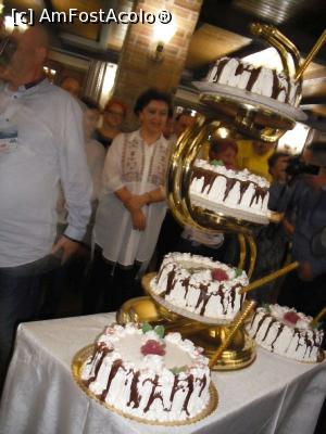 [P15] Marele tort AFA. P-ăsta l-am gustat după luuungi parlamentări cu chelnerul. Yes, l-am convins că sunt pe lista de invitați!  » foto by Zoazore
 - 
<span class="allrVoted glyphicon glyphicon-heart hidden" id="av723548"></span>
<a class="m-l-10 hidden" id="sv723548" onclick="voting_Foto_DelVot(,723548,19864)" role="button">șterge vot <span class="glyphicon glyphicon-remove"></span></a>
<a id="v9723548" class=" c-red"  onclick="voting_Foto_SetVot(723548)" role="button"><span class="glyphicon glyphicon-heart-empty"></span> <b>LIKE</b> = Votează poza</a> <img class="hidden"  id="f723548W9" src="/imagini/loader.gif" border="0" /><span class="AjErrMes hidden" id="e723548ErM"></span>