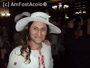 [P01] Să dăm Cezarului ce-i al Cezarului şi adminului Cornel onoarea primei poze, chiar şi deghizat în fată de la Căpâlna...  » foto by Carmen Ion
 - 
<span class="allrVoted glyphicon glyphicon-heart hidden" id="av723490"></span>
<a class="m-l-10 hidden" id="sv723490" onclick="voting_Foto_DelVot(,723490,19864)" role="button">șterge vot <span class="glyphicon glyphicon-remove"></span></a>
<a id="v9723490" class=" c-red"  onclick="voting_Foto_SetVot(723490)" role="button"><span class="glyphicon glyphicon-heart-empty"></span> <b>LIKE</b> = Votează poza</a> <img class="hidden"  id="f723490W9" src="/imagini/loader.gif" border="0" /><span class="AjErrMes hidden" id="e723490ErM"></span>