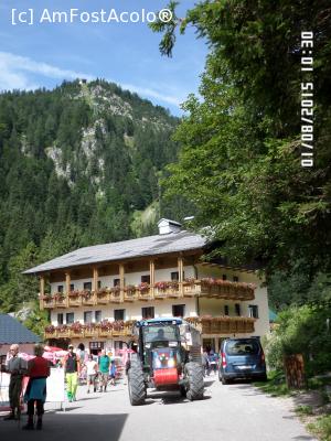 [P16] Gasthof Gosausee și sus pe munte se vede stația terminus a telecabinei » foto by Alina53
 - 
<span class="allrVoted glyphicon glyphicon-heart hidden" id="av707967"></span>
<a class="m-l-10 hidden" id="sv707967" onclick="voting_Foto_DelVot(,707967,19872)" role="button">șterge vot <span class="glyphicon glyphicon-remove"></span></a>
<a id="v9707967" class=" c-red"  onclick="voting_Foto_SetVot(707967)" role="button"><span class="glyphicon glyphicon-heart-empty"></span> <b>LIKE</b> = Votează poza</a> <img class="hidden"  id="f707967W9" src="/imagini/loader.gif" border="0" /><span class="AjErrMes hidden" id="e707967ErM"></span>