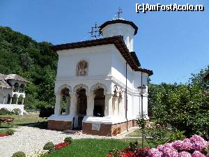 [P13] Mănăstirea Surpatele, din comuna Frâncești, jud. Vâlcea.  » foto by Safta Radu
 - 
<span class="allrVoted glyphicon glyphicon-heart hidden" id="av638103"></span>
<a class="m-l-10 hidden" id="sv638103" onclick="voting_Foto_DelVot(,638103,19874)" role="button">șterge vot <span class="glyphicon glyphicon-remove"></span></a>
<a id="v9638103" class=" c-red"  onclick="voting_Foto_SetVot(638103)" role="button"><span class="glyphicon glyphicon-heart-empty"></span> <b>LIKE</b> = Votează poza</a> <img class="hidden"  id="f638103W9" src="/imagini/loader.gif" border="0" /><span class="AjErrMes hidden" id="e638103ErM"></span>
