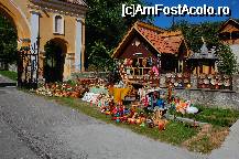[P08] Intrarea in manastirea Horezu » foto by paunflorin
 - 
<span class="allrVoted glyphicon glyphicon-heart hidden" id="av38753"></span>
<a class="m-l-10 hidden" id="sv38753" onclick="voting_Foto_DelVot(,38753,19874)" role="button">șterge vot <span class="glyphicon glyphicon-remove"></span></a>
<a id="v938753" class=" c-red"  onclick="voting_Foto_SetVot(38753)" role="button"><span class="glyphicon glyphicon-heart-empty"></span> <b>LIKE</b> = Votează poza</a> <img class="hidden"  id="f38753W9" src="/imagini/loader.gif" border="0" /><span class="AjErrMes hidden" id="e38753ErM"></span>