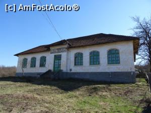 [P02] Vechea școală a satului Gura Motrului.  » foto by tata123 🔱
 - 
<span class="allrVoted glyphicon glyphicon-heart hidden" id="av1065055"></span>
<a class="m-l-10 hidden" id="sv1065055" onclick="voting_Foto_DelVot(,1065055,19874)" role="button">șterge vot <span class="glyphicon glyphicon-remove"></span></a>
<a id="v91065055" class=" c-red"  onclick="voting_Foto_SetVot(1065055)" role="button"><span class="glyphicon glyphicon-heart-empty"></span> <b>LIKE</b> = Votează poza</a> <img class="hidden"  id="f1065055W9" src="/imagini/loader.gif" border="0" /><span class="AjErrMes hidden" id="e1065055ErM"></span>