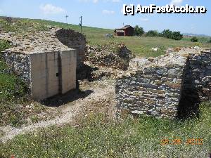 [P05] Halmyris - Dintre ruinele cetăţii, vedere spre cabană.  » foto by iulianic
 - 
<span class="allrVoted glyphicon glyphicon-heart hidden" id="av424528"></span>
<a class="m-l-10 hidden" id="sv424528" onclick="voting_Foto_DelVot(,424528,19890)" role="button">șterge vot <span class="glyphicon glyphicon-remove"></span></a>
<a id="v9424528" class=" c-red"  onclick="voting_Foto_SetVot(424528)" role="button"><span class="glyphicon glyphicon-heart-empty"></span> <b>LIKE</b> = Votează poza</a> <img class="hidden"  id="f424528W9" src="/imagini/loader.gif" border="0" /><span class="AjErrMes hidden" id="e424528ErM"></span>