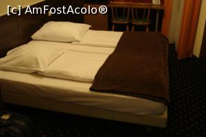 [P01] Cameră hotel » foto by lucsim
 - 
<span class="allrVoted glyphicon glyphicon-heart hidden" id="av709531"></span>
<a class="m-l-10 hidden" id="sv709531" onclick="voting_Foto_DelVot(,709531,19902)" role="button">șterge vot <span class="glyphicon glyphicon-remove"></span></a>
<a id="v9709531" class=" c-red"  onclick="voting_Foto_SetVot(709531)" role="button"><span class="glyphicon glyphicon-heart-empty"></span> <b>LIKE</b> = Votează poza</a> <img class="hidden"  id="f709531W9" src="/imagini/loader.gif" border="0" /><span class="AjErrMes hidden" id="e709531ErM"></span>