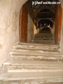 [P03] Biertan - biserica fortificata. Scara acoperita care duce in curtea bisericii. » foto by iulianic
 - 
<span class="allrVoted glyphicon glyphicon-heart hidden" id="av267929"></span>
<a class="m-l-10 hidden" id="sv267929" onclick="voting_Foto_DelVot(,267929,19909)" role="button">șterge vot <span class="glyphicon glyphicon-remove"></span></a>
<a id="v9267929" class=" c-red"  onclick="voting_Foto_SetVot(267929)" role="button"><span class="glyphicon glyphicon-heart-empty"></span> <b>LIKE</b> = Votează poza</a> <img class="hidden"  id="f267929W9" src="/imagini/loader.gif" border="0" /><span class="AjErrMes hidden" id="e267929ErM"></span>