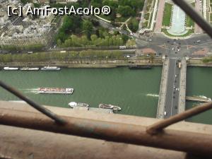[P10] Vedere aproape verticală, spre podul d'Iena peste Sena » foto by diacrys*
 - 
<span class="allrVoted glyphicon glyphicon-heart hidden" id="av735065"></span>
<a class="m-l-10 hidden" id="sv735065" onclick="voting_Foto_DelVot(,735065,19911)" role="button">șterge vot <span class="glyphicon glyphicon-remove"></span></a>
<a id="v9735065" class=" c-red"  onclick="voting_Foto_SetVot(735065)" role="button"><span class="glyphicon glyphicon-heart-empty"></span> <b>LIKE</b> = Votează poza</a> <img class="hidden"  id="f735065W9" src="/imagini/loader.gif" border="0" /><span class="AjErrMes hidden" id="e735065ErM"></span>