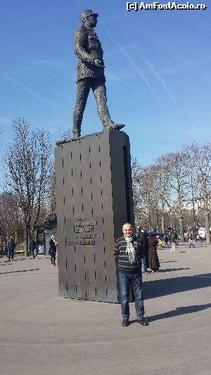 [P11] Statuia lui Charles de Gaulle.  » foto by iulian68
 - 
<span class="allrVoted glyphicon glyphicon-heart hidden" id="av607713"></span>
<a class="m-l-10 hidden" id="sv607713" onclick="voting_Foto_DelVot(,607713,19911)" role="button">șterge vot <span class="glyphicon glyphicon-remove"></span></a>
<a id="v9607713" class=" c-red"  onclick="voting_Foto_SetVot(607713)" role="button"><span class="glyphicon glyphicon-heart-empty"></span> <b>LIKE</b> = Votează poza</a> <img class="hidden"  id="f607713W9" src="/imagini/loader.gif" border="0" /><span class="AjErrMes hidden" id="e607713ErM"></span>