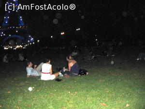[P16] Studenţi noaptea la picnic lângă turnul Eiffel » foto by Michi
 - 
<span class="allrVoted glyphicon glyphicon-heart hidden" id="av1155813"></span>
<a class="m-l-10 hidden" id="sv1155813" onclick="voting_Foto_DelVot(,1155813,19911)" role="button">șterge vot <span class="glyphicon glyphicon-remove"></span></a>
<a id="v91155813" class=" c-red"  onclick="voting_Foto_SetVot(1155813)" role="button"><span class="glyphicon glyphicon-heart-empty"></span> <b>LIKE</b> = Votează poza</a> <img class="hidden"  id="f1155813W9" src="/imagini/loader.gif" border="0" /><span class="AjErrMes hidden" id="e1155813ErM"></span>