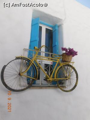 [P13] O bicicletă suspendată, decor simpatic în Old Market » foto by irinad
 - 
<span class="allrVoted glyphicon glyphicon-heart hidden" id="av1265205"></span>
<a class="m-l-10 hidden" id="sv1265205" onclick="voting_Foto_DelVot(,1265205,19914)" role="button">șterge vot <span class="glyphicon glyphicon-remove"></span></a>
<a id="v91265205" class=" c-red"  onclick="voting_Foto_SetVot(1265205)" role="button"><span class="glyphicon glyphicon-heart-empty"></span> <b>LIKE</b> = Votează poza</a> <img class="hidden"  id="f1265205W9" src="/imagini/loader.gif" border="0" /><span class="AjErrMes hidden" id="e1265205ErM"></span>