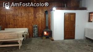 [P04] Soba pe lemne de pe terasa, creaza o atmosfera placuta, relaxanta. In partea dreapta, o mica toaleta de serviciu.  » foto by ctc
 - 
<span class="allrVoted glyphicon glyphicon-heart hidden" id="av1148105"></span>
<a class="m-l-10 hidden" id="sv1148105" onclick="voting_Foto_DelVot(,1148105,19935)" role="button">șterge vot <span class="glyphicon glyphicon-remove"></span></a>
<a id="v91148105" class=" c-red"  onclick="voting_Foto_SetVot(1148105)" role="button"><span class="glyphicon glyphicon-heart-empty"></span> <b>LIKE</b> = Votează poza</a> <img class="hidden"  id="f1148105W9" src="/imagini/loader.gif" border="0" /><span class="AjErrMes hidden" id="e1148105ErM"></span>