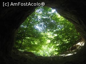 [P13] In pestera, in afara de intuneric si bezna, nu era nimic altceva. Nici macar un liliac. Cred ca zmeii si fecioarele sunt in vacanta, pe undeva prin Caraibe, Bora-Bora sau Antibes...  » foto by dorgo
 - 
<span class="allrVoted glyphicon glyphicon-heart hidden" id="av935471"></span>
<a class="m-l-10 hidden" id="sv935471" onclick="voting_Foto_DelVot(,935471,19962)" role="button">șterge vot <span class="glyphicon glyphicon-remove"></span></a>
<a id="v9935471" class=" c-red"  onclick="voting_Foto_SetVot(935471)" role="button"><span class="glyphicon glyphicon-heart-empty"></span> <b>LIKE</b> = Votează poza</a> <img class="hidden"  id="f935471W9" src="/imagini/loader.gif" border="0" /><span class="AjErrMes hidden" id="e935471ErM"></span>