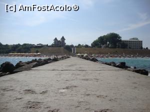 [P17] De pe dig privim înapoi către faleză; noi am mers la plajă în dreptul clădirii părăsite (în dreapta imaginii). » foto by Floryn81
 - 
<span class="allrVoted glyphicon glyphicon-heart hidden" id="av790671"></span>
<a class="m-l-10 hidden" id="sv790671" onclick="voting_Foto_DelVot(,790671,19965)" role="button">șterge vot <span class="glyphicon glyphicon-remove"></span></a>
<a id="v9790671" class=" c-red"  onclick="voting_Foto_SetVot(790671)" role="button"><span class="glyphicon glyphicon-heart-empty"></span> <b>LIKE</b> = Votează poza</a> <img class="hidden"  id="f790671W9" src="/imagini/loader.gif" border="0" /><span class="AjErrMes hidden" id="e790671ErM"></span>