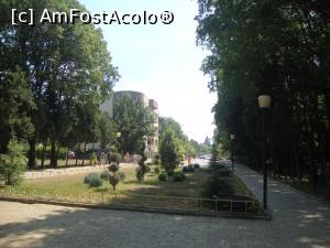 [P38] Din parcul Movilă am ieșit spre parcul Central, urmând un indicator către Teatrul de vară.  » foto by Floryn81
 - 
<span class="allrVoted glyphicon glyphicon-heart hidden" id="av790692"></span>
<a class="m-l-10 hidden" id="sv790692" onclick="voting_Foto_DelVot(,790692,19965)" role="button">șterge vot <span class="glyphicon glyphicon-remove"></span></a>
<a id="v9790692" class=" c-red"  onclick="voting_Foto_SetVot(790692)" role="button"><span class="glyphicon glyphicon-heart-empty"></span> <b>LIKE</b> = Votează poza</a> <img class="hidden"  id="f790692W9" src="/imagini/loader.gif" border="0" /><span class="AjErrMes hidden" id="e790692ErM"></span>