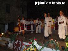 [P04] cântec și joc cu un ansamblu din Maramureș, pe scena din fața unui restaurant fără nume din Eforie Sud » foto by vanda
 - 
<span class="allrVoted glyphicon glyphicon-heart hidden" id="av342845"></span>
<a class="m-l-10 hidden" id="sv342845" onclick="voting_Foto_DelVot(,342845,19965)" role="button">șterge vot <span class="glyphicon glyphicon-remove"></span></a>
<a id="v9342845" class=" c-red"  onclick="voting_Foto_SetVot(342845)" role="button"><span class="glyphicon glyphicon-heart-empty"></span> <b>LIKE</b> = Votează poza</a> <img class="hidden"  id="f342845W9" src="/imagini/loader.gif" border="0" /><span class="AjErrMes hidden" id="e342845ErM"></span>