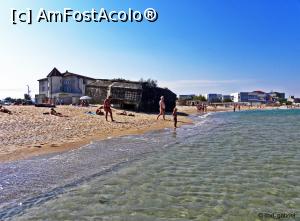 [P16] Cazemată între Eforie Sud şi Eforie Nord. În 2011 era încă plaja neoficială a nudiştilor (chiar erau câţiva dar nu se disting din cauza distanţei). Acum nu ştiu dacă se mai practică.  » foto by cod_gabriel
 - 
<span class="allrVoted glyphicon glyphicon-heart hidden" id="av824172"></span>
<a class="m-l-10 hidden" id="sv824172" onclick="voting_Foto_DelVot(,824172,19965)" role="button">șterge vot <span class="glyphicon glyphicon-remove"></span></a>
<a id="v9824172" class=" c-red"  onclick="voting_Foto_SetVot(824172)" role="button"><span class="glyphicon glyphicon-heart-empty"></span> <b>LIKE</b> = Votează poza</a> <img class="hidden"  id="f824172W9" src="/imagini/loader.gif" border="0" /><span class="AjErrMes hidden" id="e824172ErM"></span>