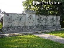 [P01] Monumentul de langa DN 10, punctul de reper de unde se pleaca spre aceste obiective » foto by Claudiu U.
 - 
<span class="allrVoted glyphicon glyphicon-heart hidden" id="av228593"></span>
<a class="m-l-10 hidden" id="sv228593" onclick="voting_Foto_DelVot(,228593,19973)" role="button">șterge vot <span class="glyphicon glyphicon-remove"></span></a>
<a id="v9228593" class=" c-red"  onclick="voting_Foto_SetVot(228593)" role="button"><span class="glyphicon glyphicon-heart-empty"></span> <b>LIKE</b> = Votează poza</a> <img class="hidden"  id="f228593W9" src="/imagini/loader.gif" border="0" /><span class="AjErrMes hidden" id="e228593ErM"></span>