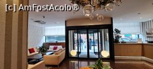 [P33] Hotel Re Enzo,în față accesul în hotel, în dreapta recepția, în stânga o parte din lobby » foto by irinad
 - 
<span class="allrVoted glyphicon glyphicon-heart hidden" id="av1519918"></span>
<a class="m-l-10 hidden" id="sv1519918" onclick="voting_Foto_DelVot(,1519918,19987)" role="button">șterge vot <span class="glyphicon glyphicon-remove"></span></a>
<a id="v91519918" class=" c-red"  onclick="voting_Foto_SetVot(1519918)" role="button"><span class="glyphicon glyphicon-heart-empty"></span> <b>LIKE</b> = Votează poza</a> <img class="hidden"  id="f1519918W9" src="/imagini/loader.gif" border="0" /><span class="AjErrMes hidden" id="e1519918ErM"></span>