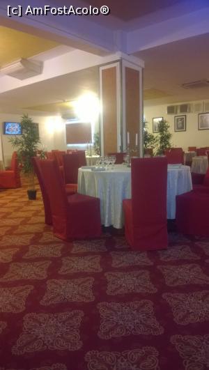 [P03] restaurant pensiune Oscar » foto by Noha
 - 
<span class="allrVoted glyphicon glyphicon-heart hidden" id="av795000"></span>
<a class="m-l-10 hidden" id="sv795000" onclick="voting_Foto_DelVot(,795000,20001)" role="button">șterge vot <span class="glyphicon glyphicon-remove"></span></a>
<a id="v9795000" class=" c-red"  onclick="voting_Foto_SetVot(795000)" role="button"><span class="glyphicon glyphicon-heart-empty"></span> <b>LIKE</b> = Votează poza</a> <img class="hidden"  id="f795000W9" src="/imagini/loader.gif" border="0" /><span class="AjErrMes hidden" id="e795000ErM"></span>