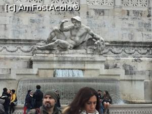 [P03] Fantana la <b>Altare della Patria sau Monumento Nazionale a Vittorio Emmanuele II</b> » foto by Dan&Ema
 - 
<span class="allrVoted glyphicon glyphicon-heart hidden" id="av939101"></span>
<a class="m-l-10 hidden" id="sv939101" onclick="voting_Foto_DelVot(,939101,20021)" role="button">șterge vot <span class="glyphicon glyphicon-remove"></span></a>
<a id="v9939101" class=" c-red"  onclick="voting_Foto_SetVot(939101)" role="button"><span class="glyphicon glyphicon-heart-empty"></span> <b>LIKE</b> = Votează poza</a> <img class="hidden"  id="f939101W9" src="/imagini/loader.gif" border="0" /><span class="AjErrMes hidden" id="e939101ErM"></span>