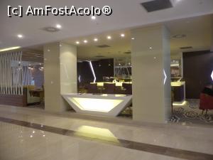 [P07] Tot sala de la intrare, in fata de vede barul deschis » foto by mogly
 - 
<span class="allrVoted glyphicon glyphicon-heart hidden" id="av719803"></span>
<a class="m-l-10 hidden" id="sv719803" onclick="voting_Foto_DelVot(,719803,20037)" role="button">șterge vot <span class="glyphicon glyphicon-remove"></span></a>
<a id="v9719803" class=" c-red"  onclick="voting_Foto_SetVot(719803)" role="button"><span class="glyphicon glyphicon-heart-empty"></span> <b>LIKE</b> = Votează poza</a> <img class="hidden"  id="f719803W9" src="/imagini/loader.gif" border="0" /><span class="AjErrMes hidden" id="e719803ErM"></span>
