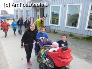 [P16] O familie de eschimosi in crestere, sub pavilion danez.  » foto by glcitizen
 - 
<span class="allrVoted glyphicon glyphicon-heart hidden" id="av723262"></span>
<a class="m-l-10 hidden" id="sv723262" onclick="voting_Foto_DelVot(,723262,20053)" role="button">șterge vot <span class="glyphicon glyphicon-remove"></span></a>
<a id="v9723262" class=" c-red"  onclick="voting_Foto_SetVot(723262)" role="button"><span class="glyphicon glyphicon-heart-empty"></span> <b>LIKE</b> = Votează poza</a> <img class="hidden"  id="f723262W9" src="/imagini/loader.gif" border="0" /><span class="AjErrMes hidden" id="e723262ErM"></span>