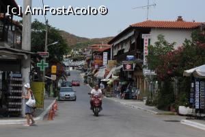 [P20] Strada principala, comerciala. Agenția de unde am rezervat croaziera este după farmacia din stânga.  » foto by IoanaV
 - 
<span class="allrVoted glyphicon glyphicon-heart hidden" id="av724460"></span>
<a class="m-l-10 hidden" id="sv724460" onclick="voting_Foto_DelVot(,724460,20096)" role="button">șterge vot <span class="glyphicon glyphicon-remove"></span></a>
<a id="v9724460" class=" c-red"  onclick="voting_Foto_SetVot(724460)" role="button"><span class="glyphicon glyphicon-heart-empty"></span> <b>LIKE</b> = Votează poza</a> <img class="hidden"  id="f724460W9" src="/imagini/loader.gif" border="0" /><span class="AjErrMes hidden" id="e724460ErM"></span>