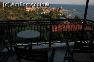 [P04] Priveliștea de pe balcon, se vede turnul din Ouranopoli și puzderia de bărcuțe.  » foto by IoanaV
 - 
<span class="allrVoted glyphicon glyphicon-heart hidden" id="av724440"></span>
<a class="m-l-10 hidden" id="sv724440" onclick="voting_Foto_DelVot(,724440,20096)" role="button">șterge vot <span class="glyphicon glyphicon-remove"></span></a>
<a id="v9724440" class=" c-red"  onclick="voting_Foto_SetVot(724440)" role="button"><span class="glyphicon glyphicon-heart-empty"></span> <b>LIKE</b> = Votează poza</a> <img class="hidden"  id="f724440W9" src="/imagini/loader.gif" border="0" /><span class="AjErrMes hidden" id="e724440ErM"></span>