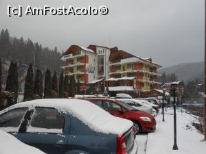 [P04] Restaurant Azuga Ski & Bike Resort - Complexul văzut din parcare.  » foto by iulianic
 - 
<span class="allrVoted glyphicon glyphicon-heart hidden" id="av1136160"></span>
<a class="m-l-10 hidden" id="sv1136160" onclick="voting_Foto_DelVot(,1136160,20116)" role="button">șterge vot <span class="glyphicon glyphicon-remove"></span></a>
<a id="v91136160" class=" c-red"  onclick="voting_Foto_SetVot(1136160)" role="button"><span class="glyphicon glyphicon-heart-empty"></span> <b>LIKE</b> = Votează poza</a> <img class="hidden"  id="f1136160W9" src="/imagini/loader.gif" border="0" /><span class="AjErrMes hidden" id="e1136160ErM"></span>