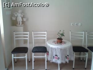 [P21] Masuță terasă. În stânga este o ușă pe unde se iese afară într-un loc micuț dar ingenios făcut și umbros vara. O viță de vie acoperă toată suprafața terasei.  » foto by Aurici
 - 
<span class="allrVoted glyphicon glyphicon-heart hidden" id="av728658"></span>
<a class="m-l-10 hidden" id="sv728658" onclick="voting_Foto_DelVot(,728658,20153)" role="button">șterge vot <span class="glyphicon glyphicon-remove"></span></a>
<a id="v9728658" class=" c-red"  onclick="voting_Foto_SetVot(728658)" role="button"><span class="glyphicon glyphicon-heart-empty"></span> <b>LIKE</b> = Votează poza</a> <img class="hidden"  id="f728658W9" src="/imagini/loader.gif" border="0" /><span class="AjErrMes hidden" id="e728658ErM"></span>