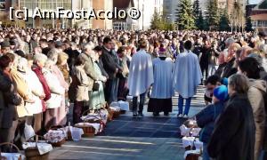 [P09] După terminarea slujbei, echipe de preoţi (uneori cu participarea lui Tamás József, episcopul Romano-Catolic de Alba Iulia) trec printre şirurile de credincioşi binecuvântând bucatele aduse » foto by Lucien
 - 
<span class="allrVoted glyphicon glyphicon-heart hidden" id="av731541"></span>
<a class="m-l-10 hidden" id="sv731541" onclick="voting_Foto_DelVot(,731541,20160)" role="button">șterge vot <span class="glyphicon glyphicon-remove"></span></a>
<a id="v9731541" class=" c-red"  onclick="voting_Foto_SetVot(731541)" role="button"><span class="glyphicon glyphicon-heart-empty"></span> <b>LIKE</b> = Votează poza</a> <img class="hidden"  id="f731541W9" src="/imagini/loader.gif" border="0" /><span class="AjErrMes hidden" id="e731541ErM"></span>