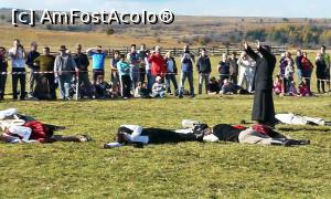 [P17] La ora 9 dimineaţa, după încetarea atacului, sute de săteni rămân morţi pe uliţele satului » foto by Lucien
 - 
<span class="allrVoted glyphicon glyphicon-heart hidden" id="av733269"></span>
<a class="m-l-10 hidden" id="sv733269" onclick="voting_Foto_DelVot(,733269,20160)" role="button">șterge vot <span class="glyphicon glyphicon-remove"></span></a>
<a id="v9733269" class=" c-red"  onclick="voting_Foto_SetVot(733269)" role="button"><span class="glyphicon glyphicon-heart-empty"></span> <b>LIKE</b> = Votează poza</a> <img class="hidden"  id="f733269W9" src="/imagini/loader.gif" border="0" /><span class="AjErrMes hidden" id="e733269ErM"></span>