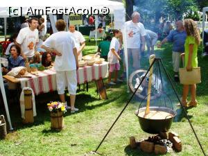 [P11] În timp ce gulaşul fierbe, mai putem schimba câte o impresie » foto by Lucien
 - 
<span class="allrVoted glyphicon glyphicon-heart hidden" id="av733973"></span>
<a class="m-l-10 hidden" id="sv733973" onclick="voting_Foto_DelVot(,733973,20160)" role="button">șterge vot <span class="glyphicon glyphicon-remove"></span></a>
<a id="v9733973" class=" c-red"  onclick="voting_Foto_SetVot(733973)" role="button"><span class="glyphicon glyphicon-heart-empty"></span> <b>LIKE</b> = Votează poza</a> <img class="hidden"  id="f733973W9" src="/imagini/loader.gif" border="0" /><span class="AjErrMes hidden" id="e733973ErM"></span>