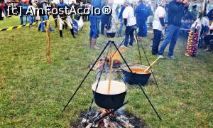 [P12] Şirul de ceaune cu varză participante la concurs » foto by Lucien
 - 
<span class="allrVoted glyphicon glyphicon-heart hidden" id="av734909"></span>
<a class="m-l-10 hidden" id="sv734909" onclick="voting_Foto_DelVot(,734909,20160)" role="button">șterge vot <span class="glyphicon glyphicon-remove"></span></a>
<a id="v9734909" class=" c-red"  onclick="voting_Foto_SetVot(734909)" role="button"><span class="glyphicon glyphicon-heart-empty"></span> <b>LIKE</b> = Votează poza</a> <img class="hidden"  id="f734909W9" src="/imagini/loader.gif" border="0" /><span class="AjErrMes hidden" id="e734909ErM"></span>