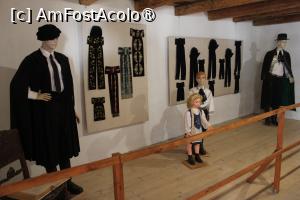 [P17] Hărman, Biserica Evanghelică Fortificată, Muzeul, Costume populare săsești » foto by mprofeanu
 - 
<span class="allrVoted glyphicon glyphicon-heart hidden" id="av1414268"></span>
<a class="m-l-10 hidden" id="sv1414268" onclick="voting_Foto_DelVot(,1414268,20177)" role="button">șterge vot <span class="glyphicon glyphicon-remove"></span></a>
<a id="v91414268" class=" c-red"  onclick="voting_Foto_SetVot(1414268)" role="button"><span class="glyphicon glyphicon-heart-empty"></span> <b>LIKE</b> = Votează poza</a> <img class="hidden"  id="f1414268W9" src="/imagini/loader.gif" border="0" /><span class="AjErrMes hidden" id="e1414268ErM"></span>