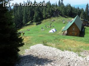 [P44] Cabana Piatra Singuratică văzută de la poalele stâncii Piatra Singuratică » foto by Lucien
 - 
<span class="allrVoted glyphicon glyphicon-heart hidden" id="av780035"></span>
<a class="m-l-10 hidden" id="sv780035" onclick="voting_Foto_DelVot(,780035,20181)" role="button">șterge vot <span class="glyphicon glyphicon-remove"></span></a>
<a id="v9780035" class=" c-red"  onclick="voting_Foto_SetVot(780035)" role="button"><span class="glyphicon glyphicon-heart-empty"></span> <b>LIKE</b> = Votează poza</a> <img class="hidden"  id="f780035W9" src="/imagini/loader.gif" border="0" /><span class="AjErrMes hidden" id="e780035ErM"></span>