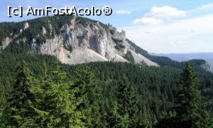 [P48] Munţii Ecem (Hăşmaşu Mic) şi grohotişul Moara Dracului văzute dinspre Piatra Singuratică » foto by Lucien
 - 
<span class="allrVoted glyphicon glyphicon-heart hidden" id="av780039"></span>
<a class="m-l-10 hidden" id="sv780039" onclick="voting_Foto_DelVot(,780039,20181)" role="button">șterge vot <span class="glyphicon glyphicon-remove"></span></a>
<a id="v9780039" class=" c-red"  onclick="voting_Foto_SetVot(780039)" role="button"><span class="glyphicon glyphicon-heart-empty"></span> <b>LIKE</b> = Votează poza</a> <img class="hidden"  id="f780039W9" src="/imagini/loader.gif" border="0" /><span class="AjErrMes hidden" id="e780039ErM"></span>