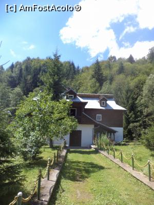 [P31] Cabana la intrarea in Cheile Butii » foto by mogly
 - 
<span class="allrVoted glyphicon glyphicon-heart hidden" id="av771292"></span>
<a class="m-l-10 hidden" id="sv771292" onclick="voting_Foto_DelVot(,771292,20184)" role="button">șterge vot <span class="glyphicon glyphicon-remove"></span></a>
<a id="v9771292" class=" c-red"  onclick="voting_Foto_SetVot(771292)" role="button"><span class="glyphicon glyphicon-heart-empty"></span> <b>LIKE</b> = Votează poza</a> <img class="hidden"  id="f771292W9" src="/imagini/loader.gif" border="0" /><span class="AjErrMes hidden" id="e771292ErM"></span>