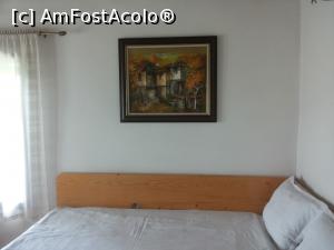 [P07] Decoratiune din camera in care am locuit in pensiune.  » foto by landronache
 - 
<span class="allrVoted glyphicon glyphicon-heart hidden" id="av991252"></span>
<a class="m-l-10 hidden" id="sv991252" onclick="voting_Foto_DelVot(,991252,20186)" role="button">șterge vot <span class="glyphicon glyphicon-remove"></span></a>
<a id="v9991252" class=" c-red"  onclick="voting_Foto_SetVot(991252)" role="button"><span class="glyphicon glyphicon-heart-empty"></span> <b>LIKE</b> = Votează poza</a> <img class="hidden"  id="f991252W9" src="/imagini/loader.gif" border="0" /><span class="AjErrMes hidden" id="e991252ErM"></span>