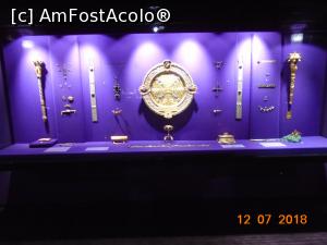 [P19] Podoabe de tezaur aparținând familiilor domnitoare din România și altor personalități ale vremii » foto by Mitica49
 - 
<span class="allrVoted glyphicon glyphicon-heart hidden" id="av1083393"></span>
<a class="m-l-10 hidden" id="sv1083393" onclick="voting_Foto_DelVot(,1083393,20188)" role="button">șterge vot <span class="glyphicon glyphicon-remove"></span></a>
<a id="v91083393" class=" c-red"  onclick="voting_Foto_SetVot(1083393)" role="button"><span class="glyphicon glyphicon-heart-empty"></span> <b>LIKE</b> = Votează poza</a> <img class="hidden"  id="f1083393W9" src="/imagini/loader.gif" border="0" /><span class="AjErrMes hidden" id="e1083393ErM"></span>