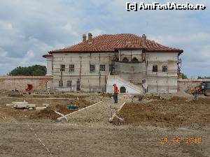 [P04] Potlogi - Palatul brâncovenesc şi curtea sa în momentul vizitei noastre.  » foto by iulianic
 - 
<span class="allrVoted glyphicon glyphicon-heart hidden" id="av645213"></span>
<a class="m-l-10 hidden" id="sv645213" onclick="voting_Foto_DelVot(,645213,20192)" role="button">șterge vot <span class="glyphicon glyphicon-remove"></span></a>
<a id="v9645213" class=" c-red"  onclick="voting_Foto_SetVot(645213)" role="button"><span class="glyphicon glyphicon-heart-empty"></span> <b>LIKE</b> = Votează poza</a> <img class="hidden"  id="f645213W9" src="/imagini/loader.gif" border="0" /><span class="AjErrMes hidden" id="e645213ErM"></span>