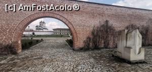 [P10] Curtea Slujitorilor cu sculpturi realizate în cadrul Taberei Naționale de Sculptură Vasile Blendea » foto by Aurici
 - 
<span class="allrVoted glyphicon glyphicon-heart hidden" id="av1224244"></span>
<a class="m-l-10 hidden" id="sv1224244" onclick="voting_Foto_DelVot(,1224244,20192)" role="button">șterge vot <span class="glyphicon glyphicon-remove"></span></a>
<a id="v91224244" class=" c-red"  onclick="voting_Foto_SetVot(1224244)" role="button"><span class="glyphicon glyphicon-heart-empty"></span> <b>LIKE</b> = Votează poza</a> <img class="hidden"  id="f1224244W9" src="/imagini/loader.gif" border="0" /><span class="AjErrMes hidden" id="e1224244ErM"></span>
