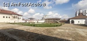 [P12] Turul ghidat a început cu Cuhnia (Bucătăria), prima clădire din dreapta » foto by Aurici
 - 
<span class="allrVoted glyphicon glyphicon-heart hidden" id="av1224246"></span>
<a class="m-l-10 hidden" id="sv1224246" onclick="voting_Foto_DelVot(,1224246,20192)" role="button">șterge vot <span class="glyphicon glyphicon-remove"></span></a>
<a id="v91224246" class=" c-red"  onclick="voting_Foto_SetVot(1224246)" role="button"><span class="glyphicon glyphicon-heart-empty"></span> <b>LIKE</b> = Votează poza</a> <img class="hidden"  id="f1224246W9" src="/imagini/loader.gif" border="0" /><span class="AjErrMes hidden" id="e1224246ErM"></span>