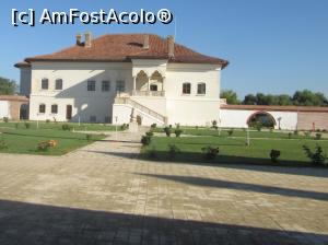 [P06] Palatul văzut de la intrare » foto by Michi
 - 
<span class="allrVoted glyphicon glyphicon-heart hidden" id="av1336307"></span>
<a class="m-l-10 hidden" id="sv1336307" onclick="voting_Foto_DelVot(,1336307,20192)" role="button">șterge vot <span class="glyphicon glyphicon-remove"></span></a>
<a id="v91336307" class=" c-red"  onclick="voting_Foto_SetVot(1336307)" role="button"><span class="glyphicon glyphicon-heart-empty"></span> <b>LIKE</b> = Votează poza</a> <img class="hidden"  id="f1336307W9" src="/imagini/loader.gif" border="0" /><span class="AjErrMes hidden" id="e1336307ErM"></span>