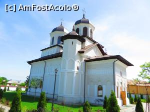 [P26] Biserica brâncovenească de la Potlogi (1683).  » foto by tata123 🔱
 - 
<span class="allrVoted glyphicon glyphicon-heart hidden" id="av731588"></span>
<a class="m-l-10 hidden" id="sv731588" onclick="voting_Foto_DelVot(,731588,20192)" role="button">șterge vot <span class="glyphicon glyphicon-remove"></span></a>
<a id="v9731588" class=" c-red"  onclick="voting_Foto_SetVot(731588)" role="button"><span class="glyphicon glyphicon-heart-empty"></span> <b>LIKE</b> = Votează poza</a> <img class="hidden"  id="f731588W9" src="/imagini/loader.gif" border="0" /><span class="AjErrMes hidden" id="e731588ErM"></span>