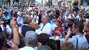 [P23] Oficilitățile orașului Câmpulung Moldovenesc primesc pâine și sare de la formațiile ucrainene (cel puțin, eu așa am văzut și înțeles)  » foto by Lucien
 - 
<span class="allrVoted glyphicon glyphicon-heart hidden" id="av731909"></span>
<a class="m-l-10 hidden" id="sv731909" onclick="voting_Foto_DelVot(,731909,20197)" role="button">șterge vot <span class="glyphicon glyphicon-remove"></span></a>
<a id="v9731909" class=" c-red"  onclick="voting_Foto_SetVot(731909)" role="button"><span class="glyphicon glyphicon-heart-empty"></span> <b>LIKE</b> = Votează poza</a> <img class="hidden"  id="f731909W9" src="/imagini/loader.gif" border="0" /><span class="AjErrMes hidden" id="e731909ErM"></span>