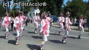 [P05] Când Călușarii... aparent spontan... printre altele... s-au apucat să danseze... așa, ca să se afle în treabă... strada a devenit un loc vrăjit » foto by Lucien
 - 
<span class="allrVoted glyphicon glyphicon-heart hidden" id="av731887"></span>
<a class="m-l-10 hidden" id="sv731887" onclick="voting_Foto_DelVot(,731887,20197)" role="button">șterge vot <span class="glyphicon glyphicon-remove"></span></a>
<a id="v9731887" class=" c-red"  onclick="voting_Foto_SetVot(731887)" role="button"><span class="glyphicon glyphicon-heart-empty"></span> <b>LIKE</b> = Votează poza</a> <img class="hidden"  id="f731887W9" src="/imagini/loader.gif" border="0" /><span class="AjErrMes hidden" id="e731887ErM"></span>