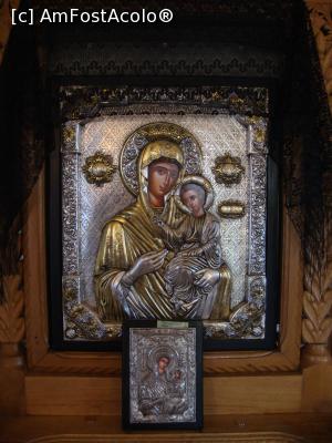 [P10] Icoană din biserica mănăstirii Cerbu.  » foto by Floryn81
 - 
<span class="allrVoted glyphicon glyphicon-heart hidden" id="av733460"></span>
<a class="m-l-10 hidden" id="sv733460" onclick="voting_Foto_DelVot(,733460,20214)" role="button">șterge vot <span class="glyphicon glyphicon-remove"></span></a>
<a id="v9733460" class=" c-red"  onclick="voting_Foto_SetVot(733460)" role="button"><span class="glyphicon glyphicon-heart-empty"></span> <b>LIKE</b> = Votează poza</a> <img class="hidden"  id="f733460W9" src="/imagini/loader.gif" border="0" /><span class="AjErrMes hidden" id="e733460ErM"></span>